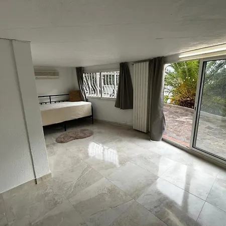 House With Pool And Stunning Views In * Fréjus